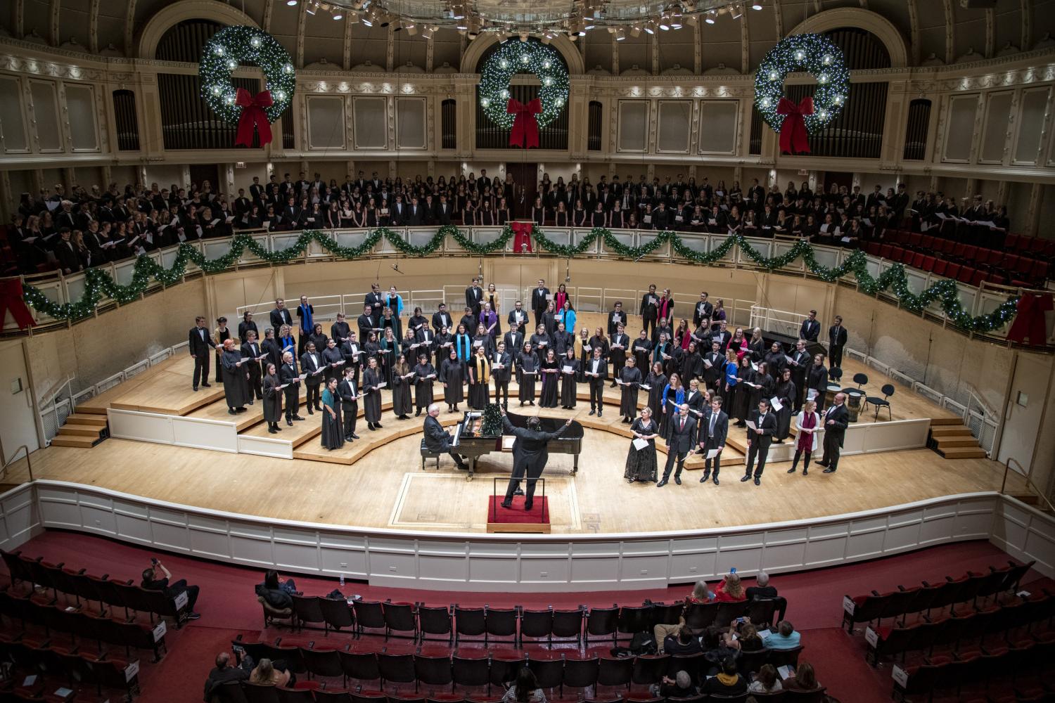 The <a href='http://ms10.qukmj.com'>全球十大赌钱排行app</a> Choir performs in the Chicago Symphony Hall.