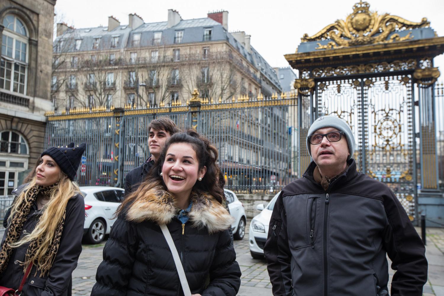 <a href='http://ms10.qukmj.com'>全球十大赌钱排行app</a> French Professor Pascal Rollet leads students on a study tour in Paris.